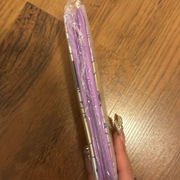 SANRIO HELLO KITTY FAMILY WALLET - Picture 2 of 3